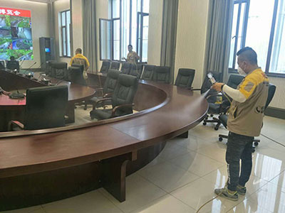 乾港集團(tuán)的施工師傅們正在進(jìn)行除甲醛施工 乾港集團(tuán)的施工師傅們正在進(jìn)行除甲醛施工