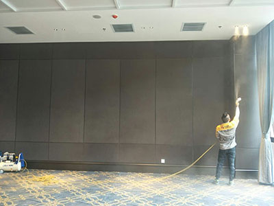 乾港集團(tuán)的施工師傅們正在進(jìn)行除甲醛施工 乾港集團(tuán)的施工師傅們正在進(jìn)行除甲醛施工